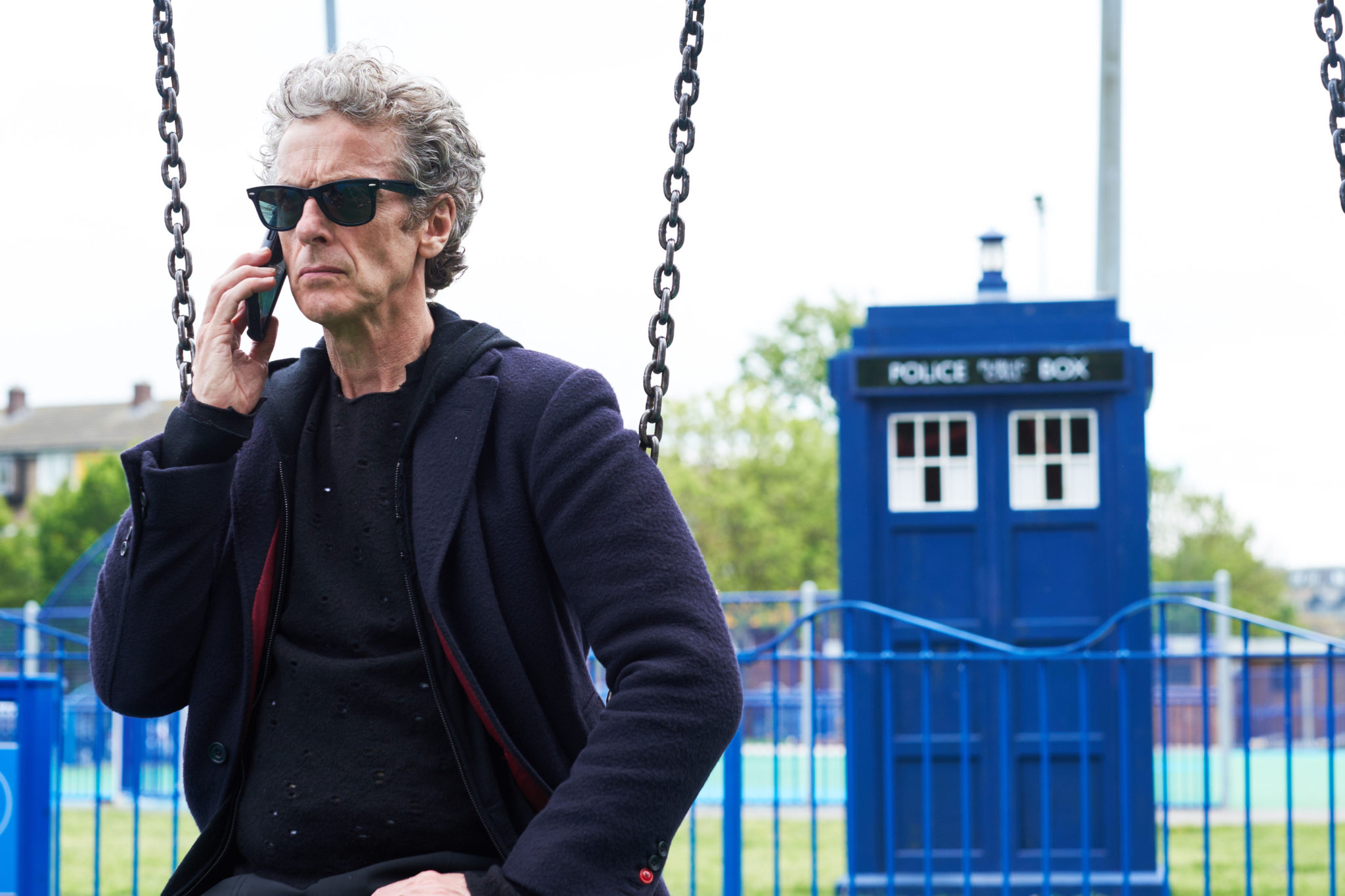 Wie gut für den Doktor (Peter Capaldi), dass es in der Zukunft gute Roaming-Verträge gibt (Foto: Polyband/BBC)